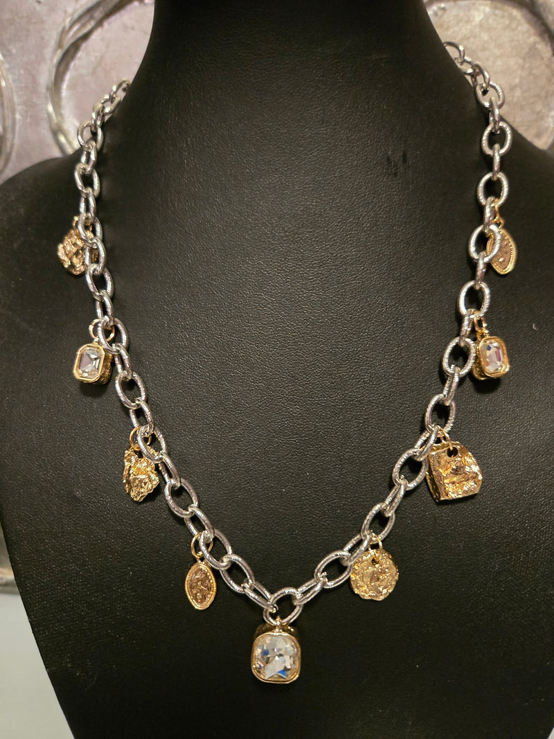 Wanda Pendant Necklace